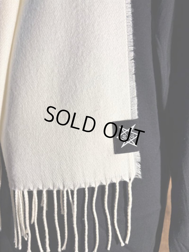 画像3: HORROR CASHMERE TOUCH MUFFLER (WHITE) (3)